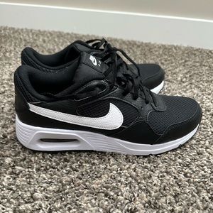 Women’s Nike air max size 8.5 in brand new condition. Worn once